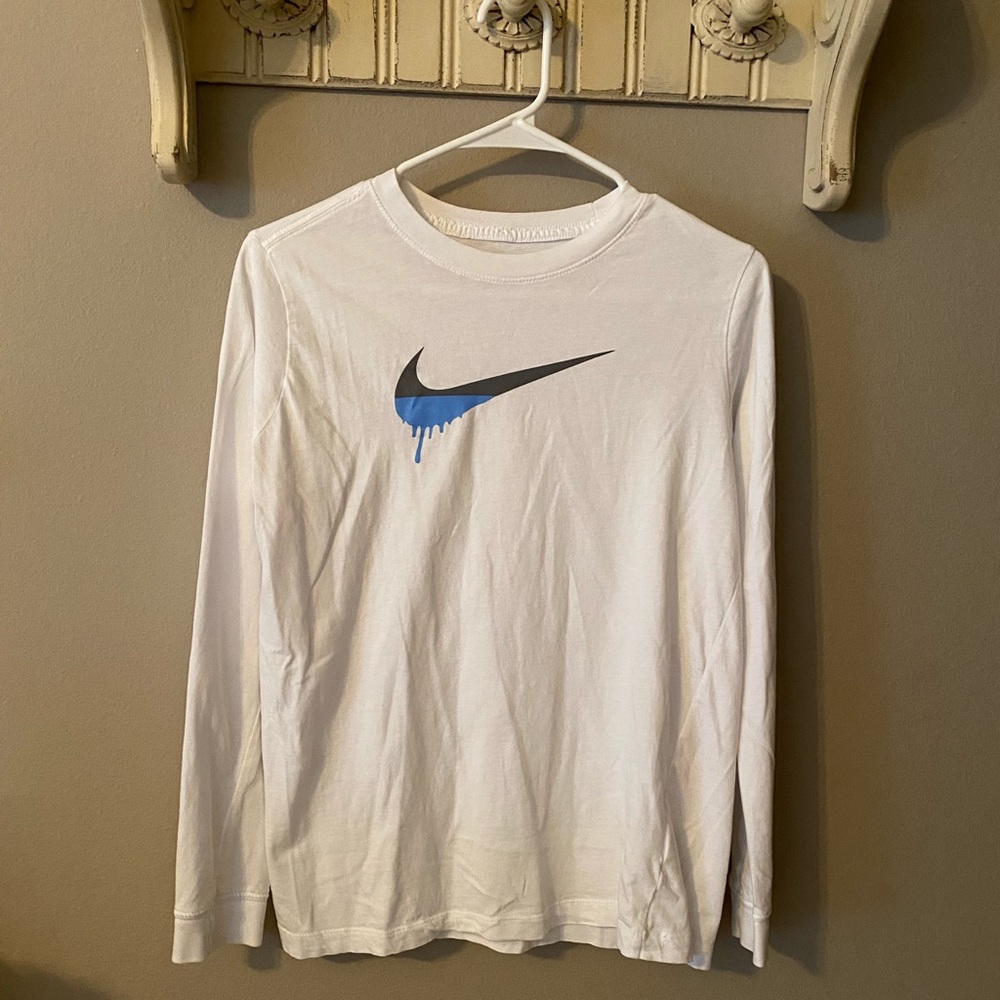 EUC - Nike Boys’ long sleeve shirt - XL